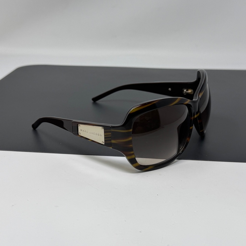 Marc Jacobs  Oversized Sunglasses scratches on lenses